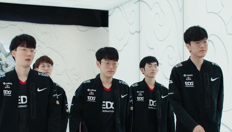 港在比赛中 港在比赛中